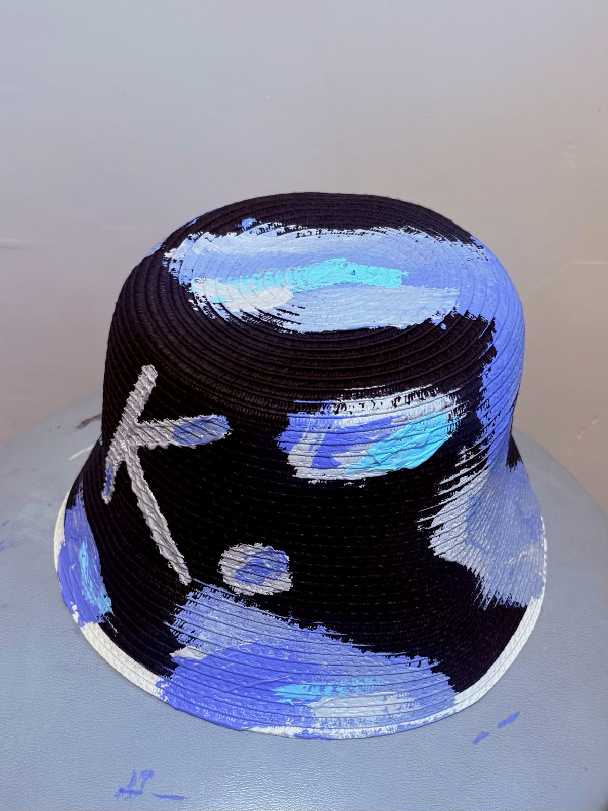 CURRENTLY BRAGGING K. BUCKET HAT