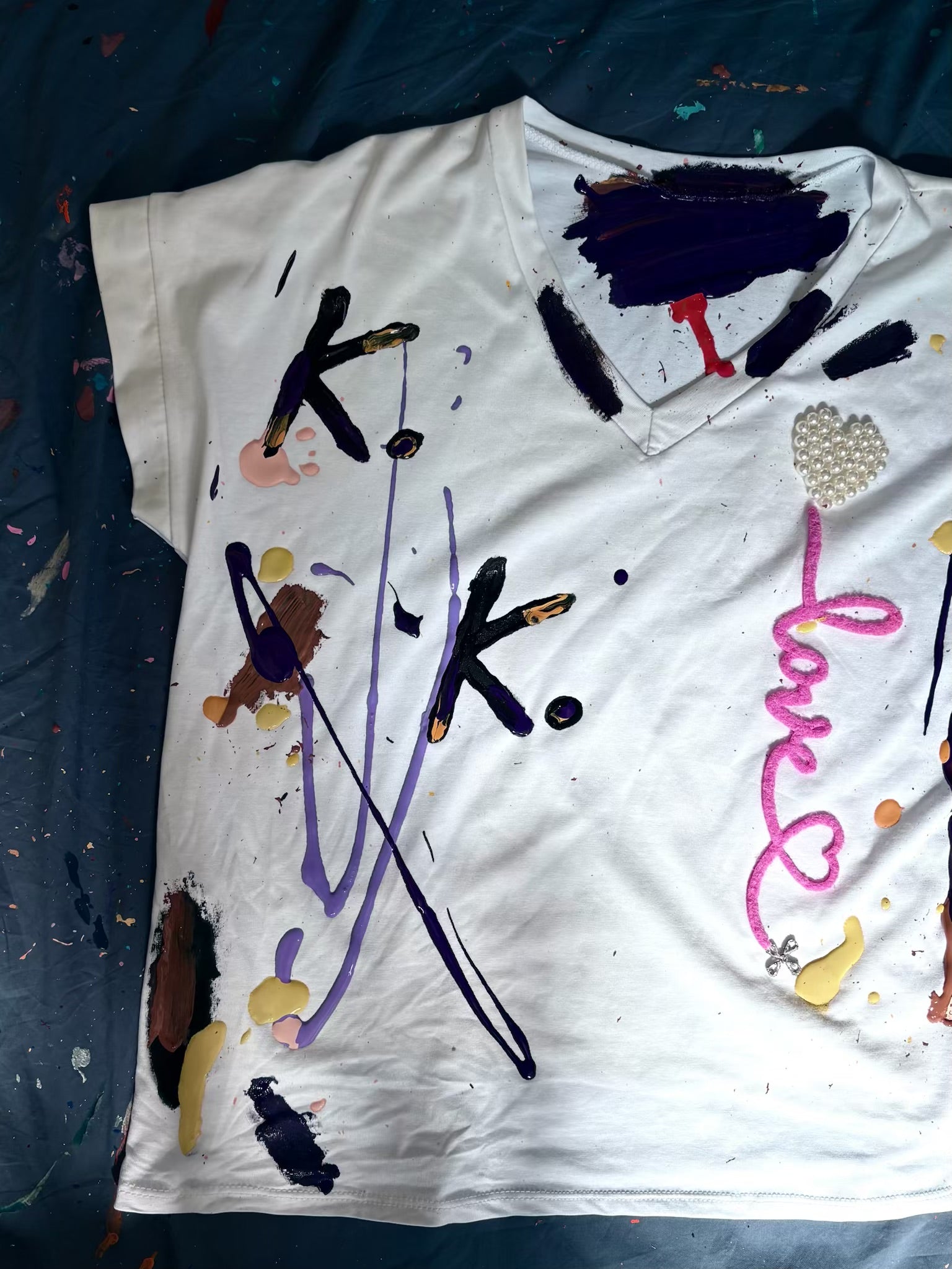 LOVE WINS K. TEE